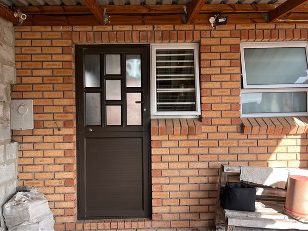 2 Bedroom House 2 Bedroom House