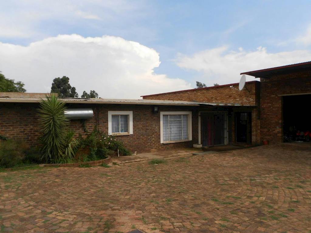 17 ha Smallholding in Witbank photo number 8