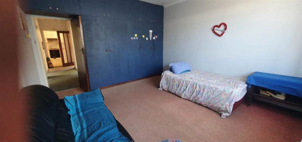 2 Bed Apartment in Muizenberg photo number 23