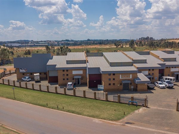 240 m² Industrial space 240 m² Industrial space