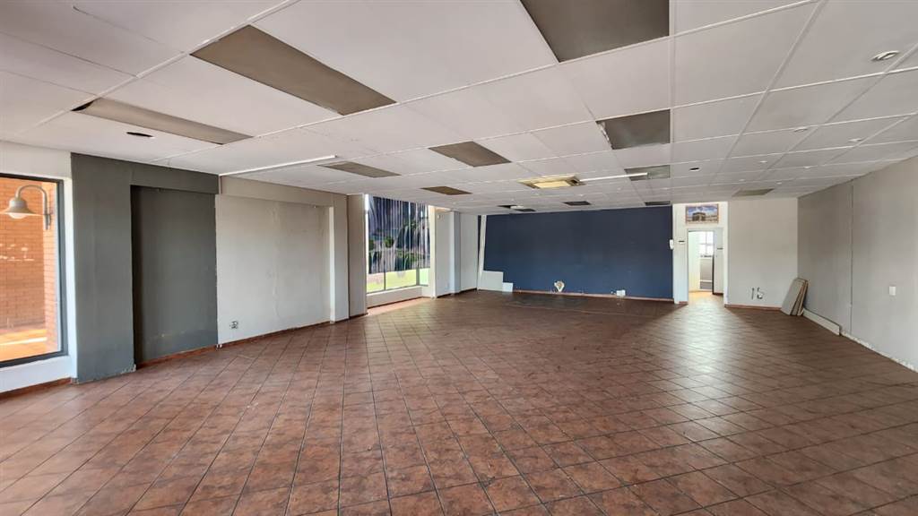 140  m² Commercial space in Centurion CBD photo number 13