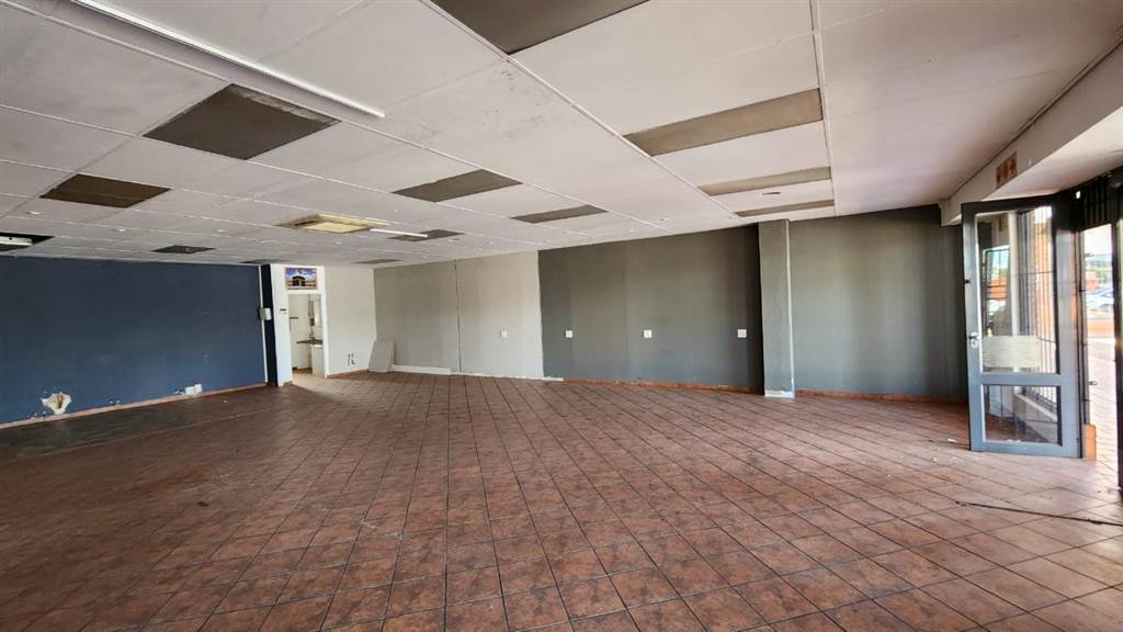 140  m² Commercial space in Centurion CBD photo number 15
