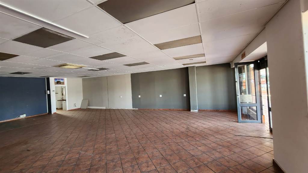 140  m² Commercial space in Centurion CBD photo number 9