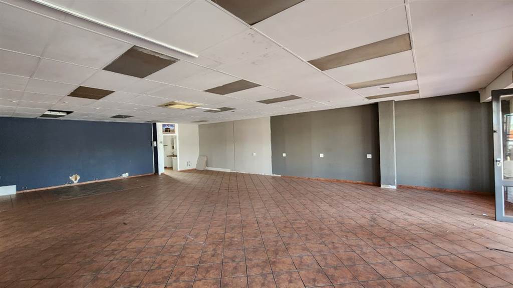 140  m² Commercial space in Centurion CBD photo number 11