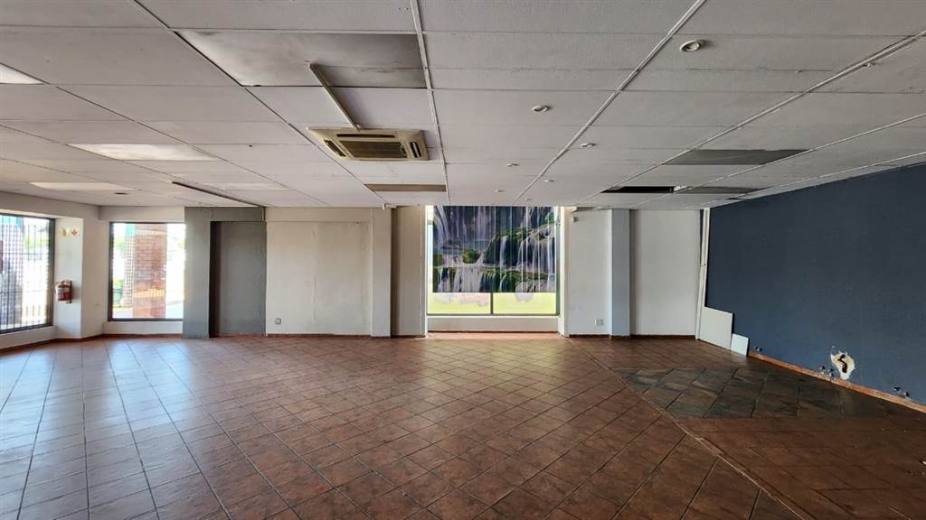 140  m² Commercial space in Centurion CBD photo number 2
