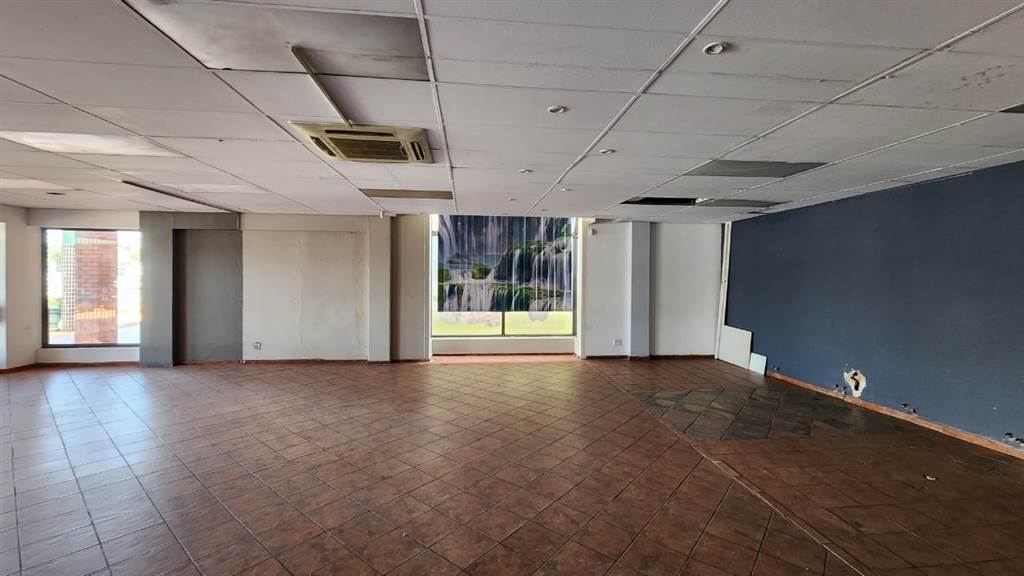140  m² Commercial space in Centurion CBD photo number 4