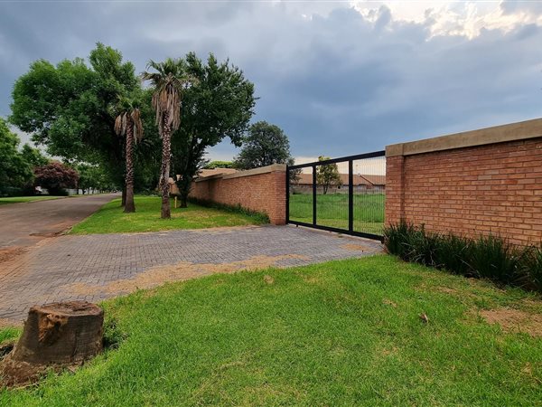 5433 m² Land available in Middelburg South