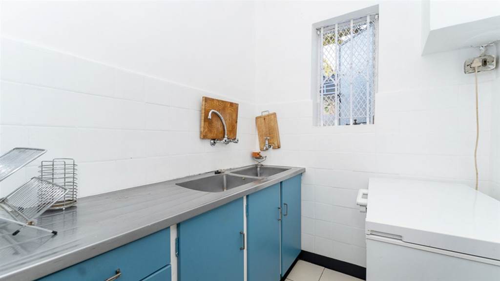 3 Bed House in Sydenham photo number 11