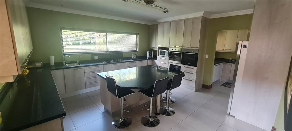 4 Bed House in Zambezi Country Estate photo number 5