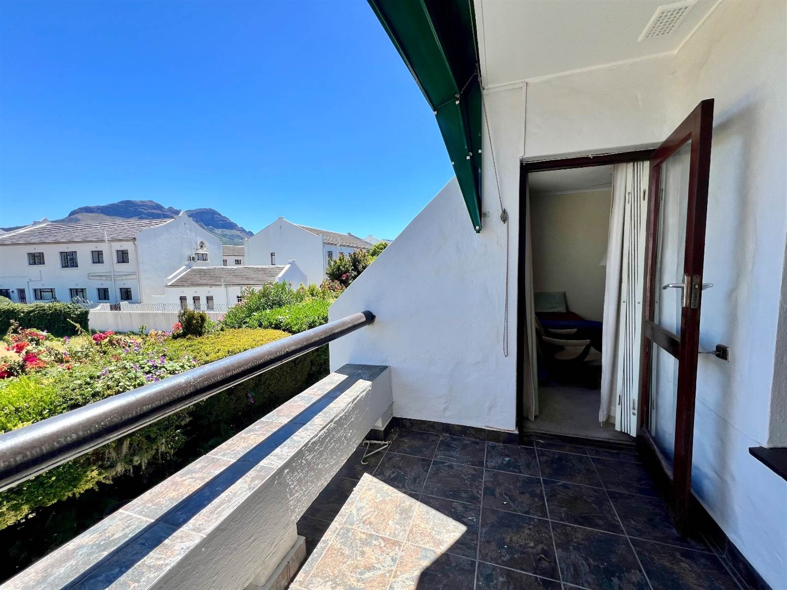1 Bed Apartment in Somerset West Central photo number 16