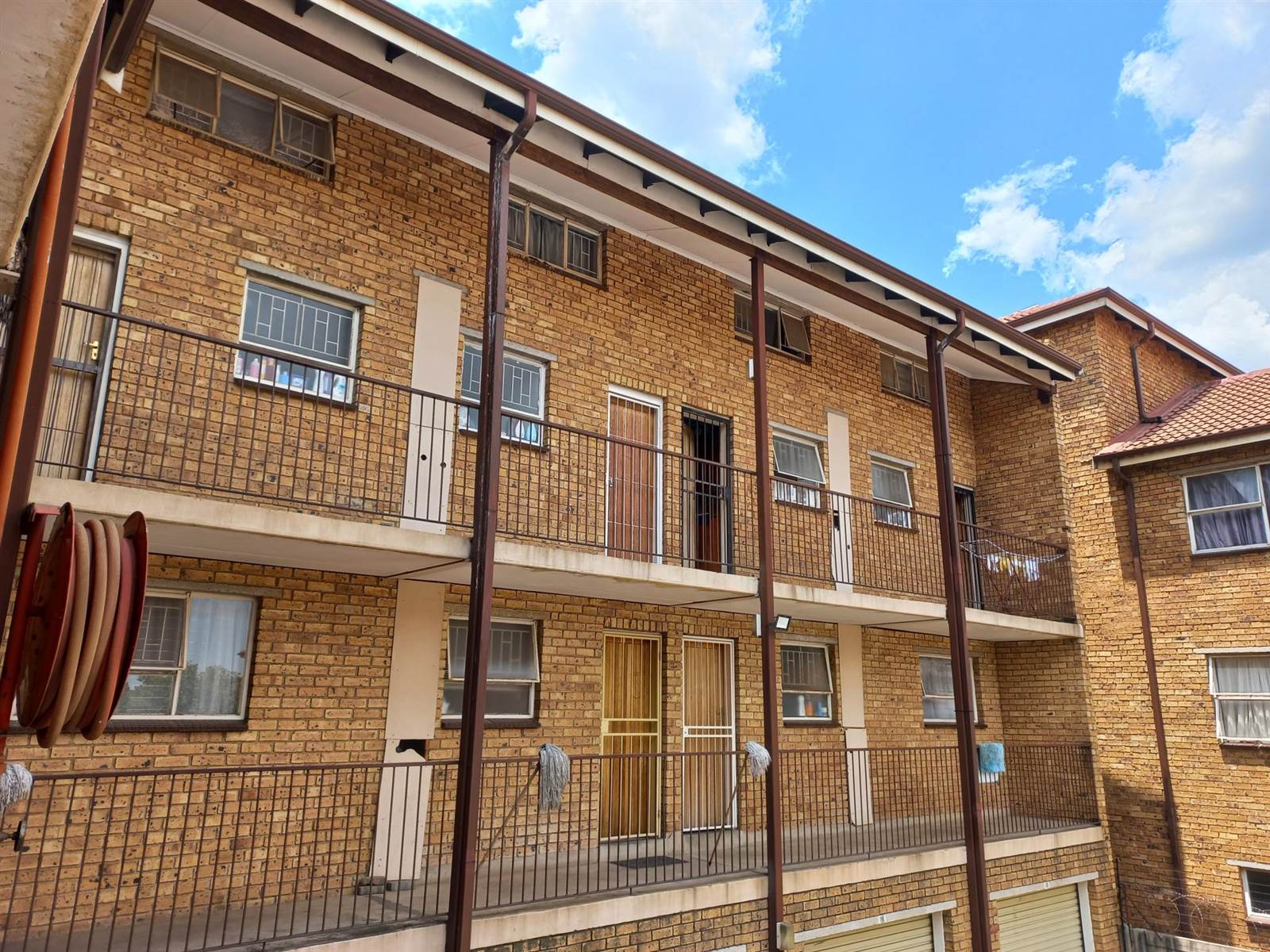 2 Bed Apartment in Kempton Park Central photo number 2