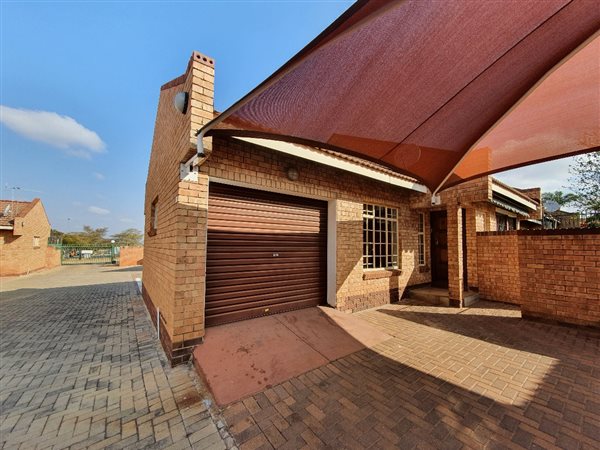 3 Bedroom Townhouse 3 Bedroom Townhouse