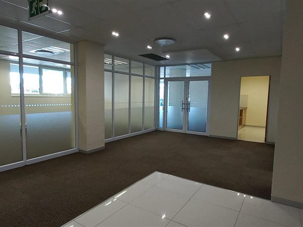 551  m² Office Space