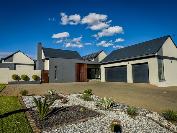 4 Bedroom House 4 Bedroom House