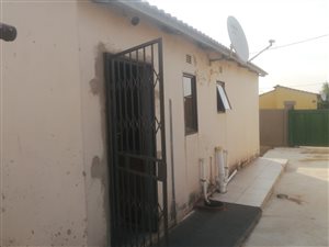 2 Bed House in Duduza