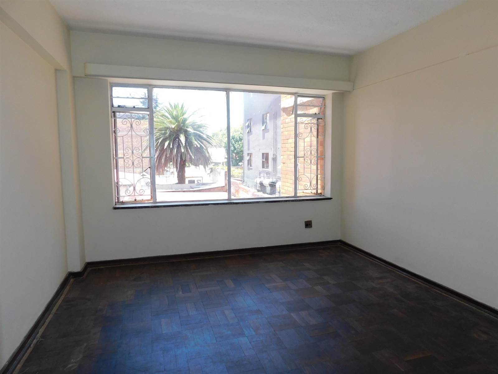 Studio Apartment in Yeoville photo number 8
