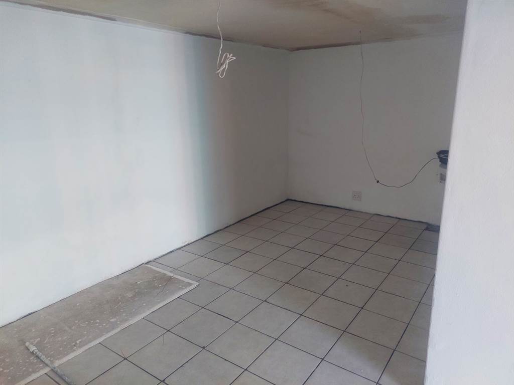 250  m² Commercial space in Eastcliff photo number 17