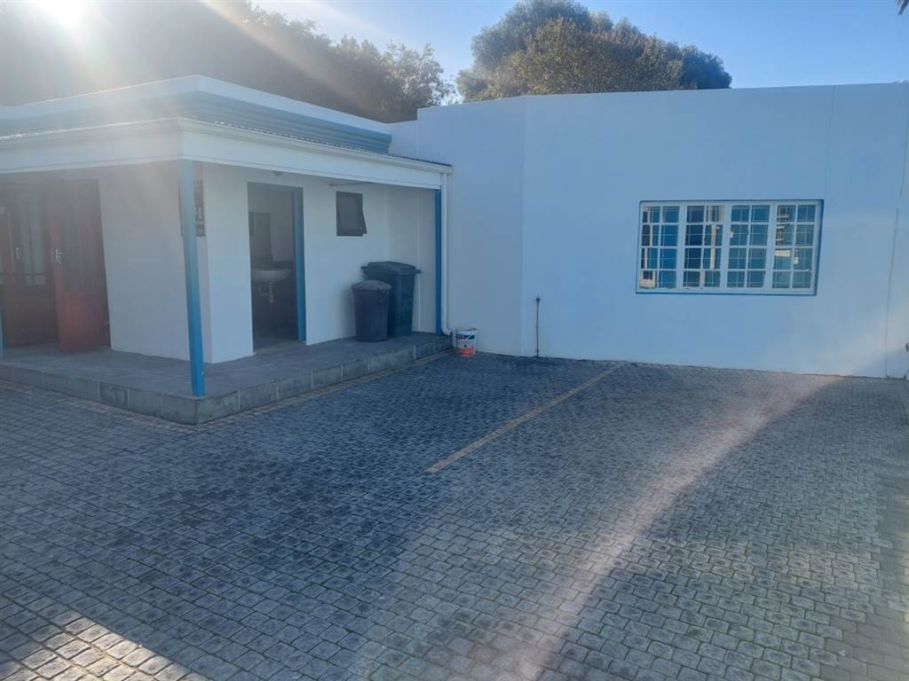 250  m² Commercial space in Eastcliff photo number 14