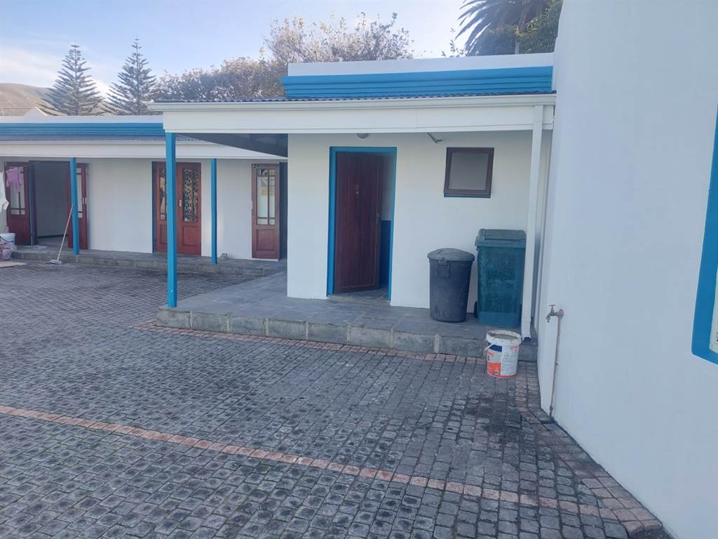 250  m² Commercial space in Eastcliff photo number 15
