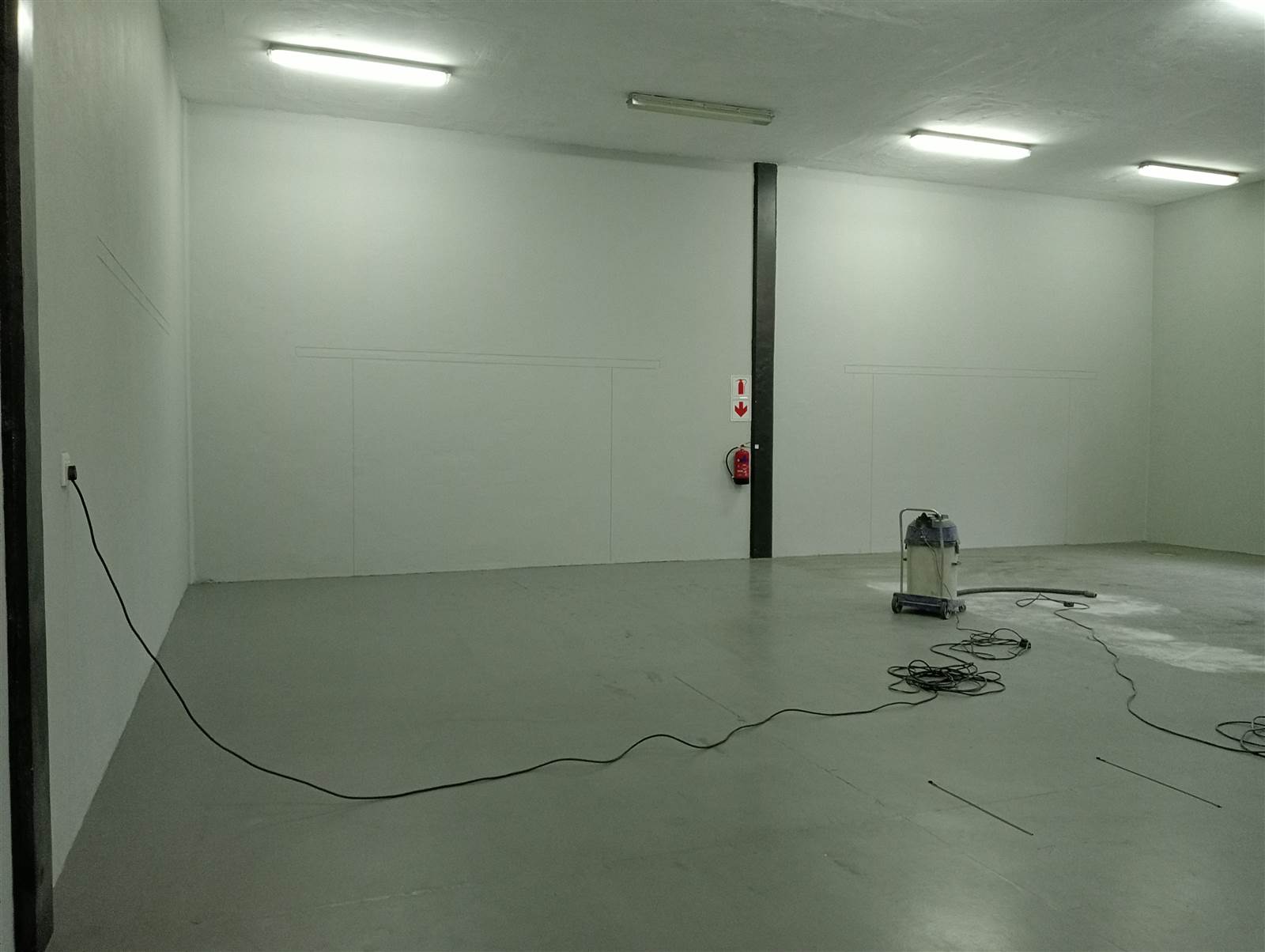 1515  m² Industrial space in New Germany photo number 2
