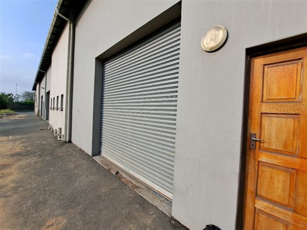 196  m² Industrial space in Alton