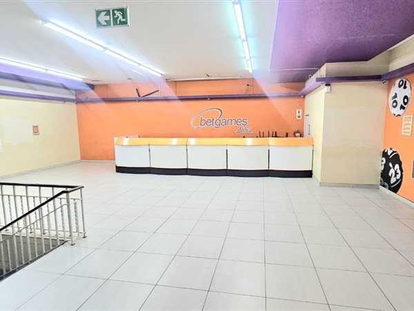1 216 m² Retail Space 1 216 m² Retail Space