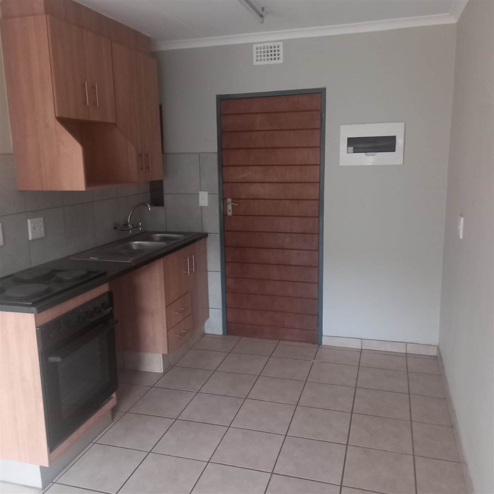 2 Bed Apartment in Glenvista photo number 2