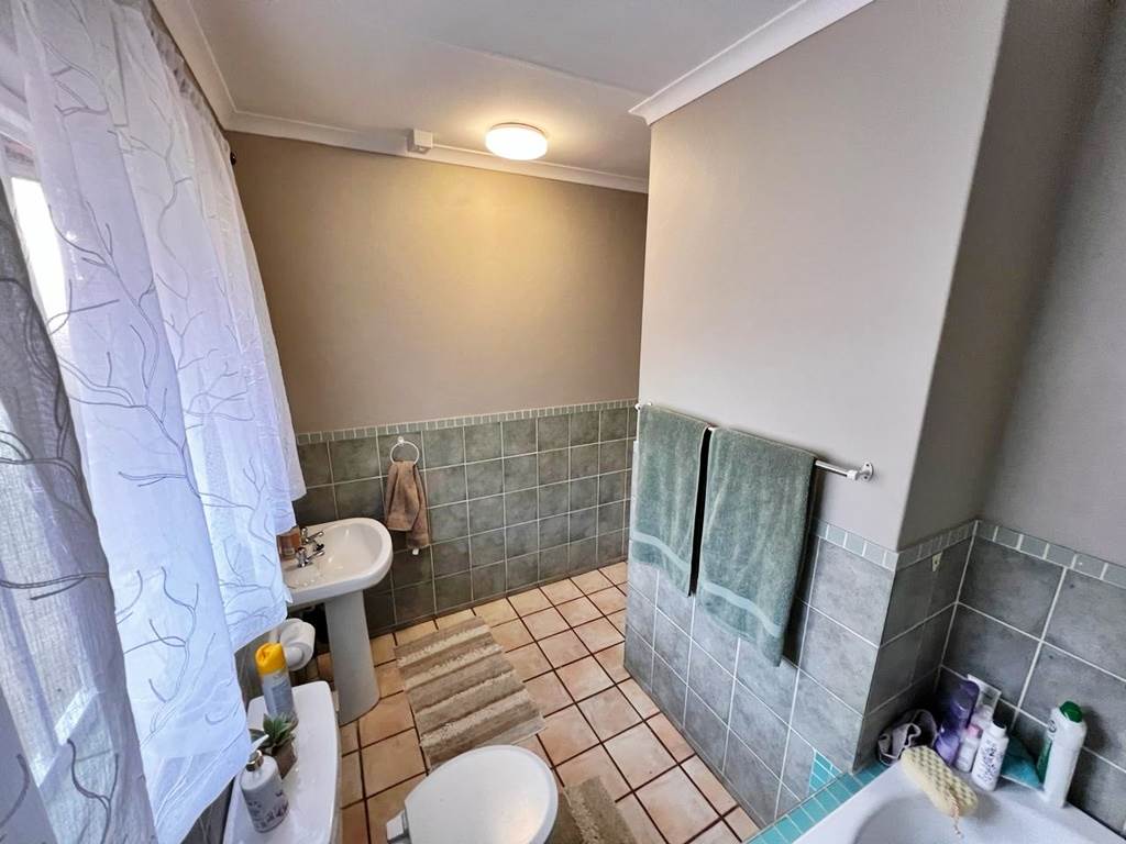 2 Bed Townhouse in Highveld photo number 13