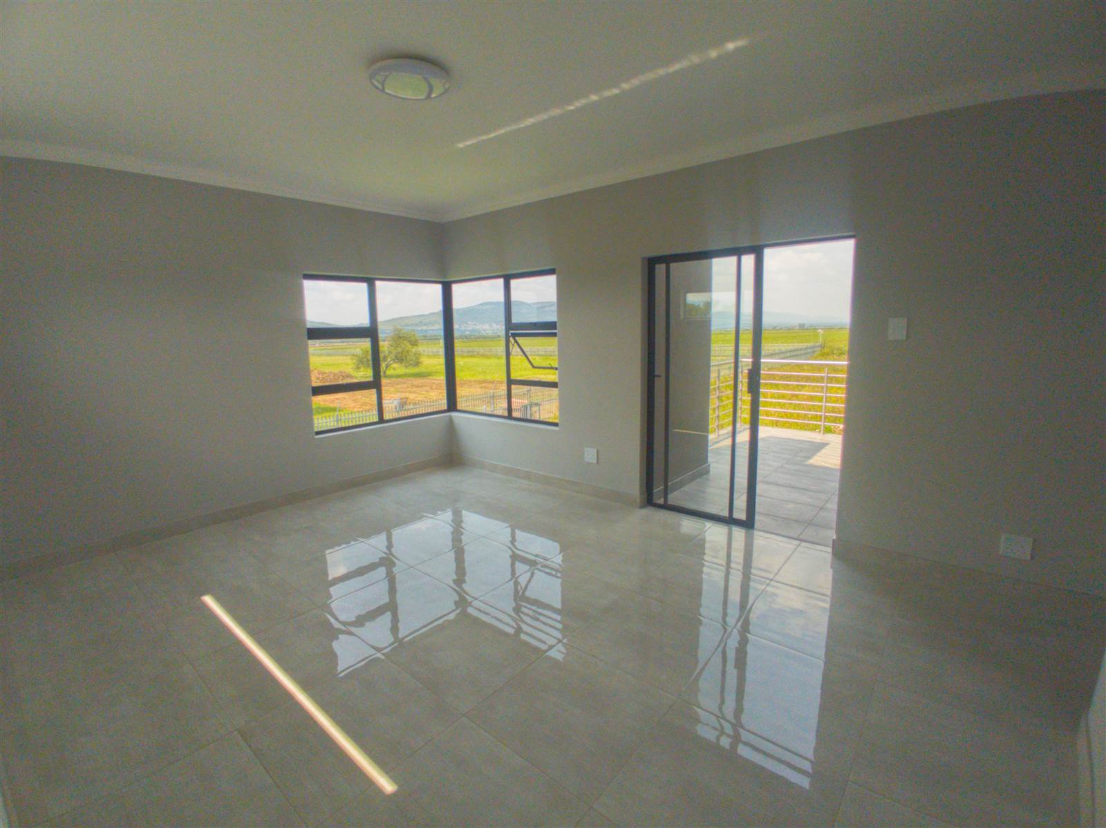 4 Bed House in Everglades Estate photo number 10