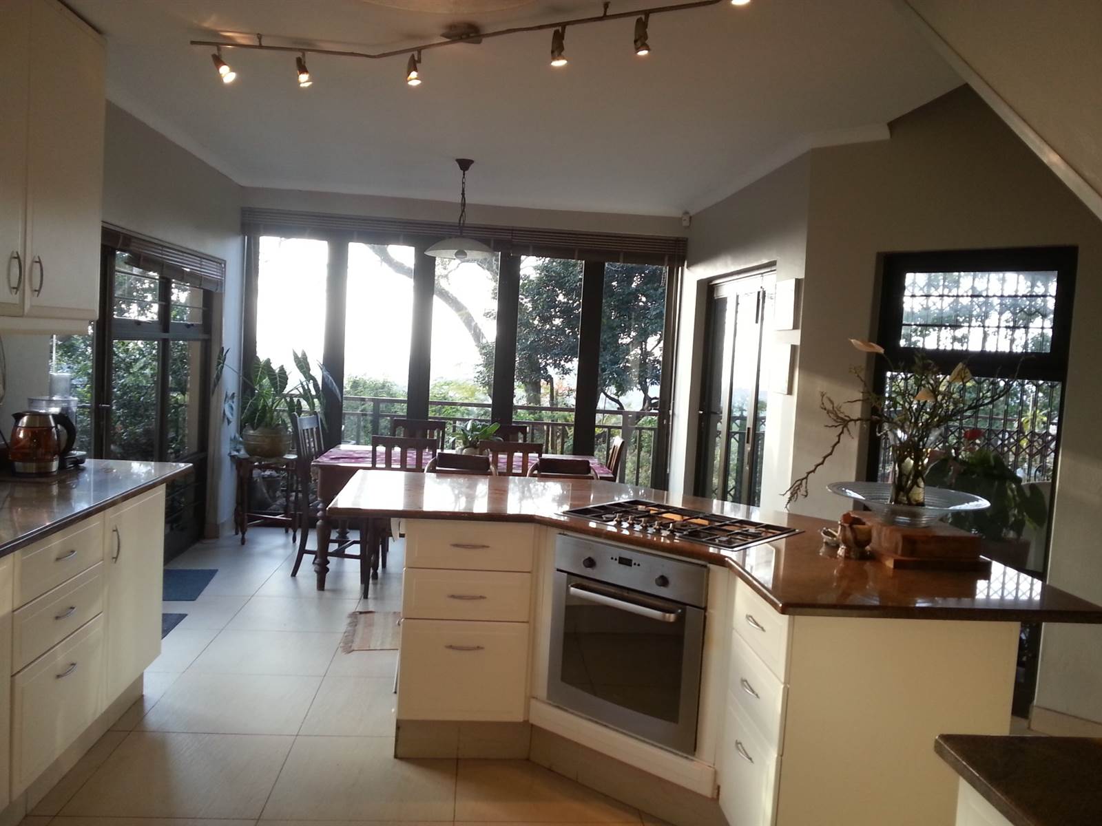 3 Bed House in Kloof photo number 4
