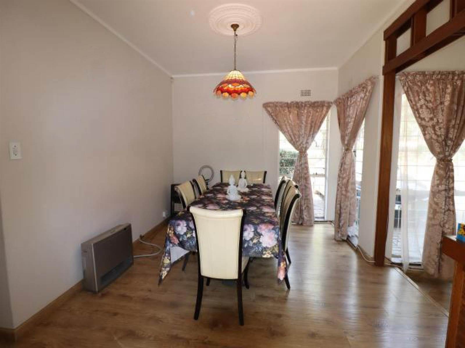 3 Bed House in Klevehill Park photo number 17