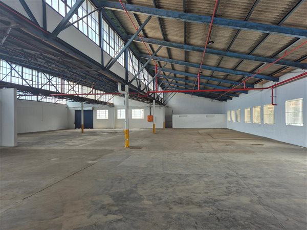 961  m² Commercial space