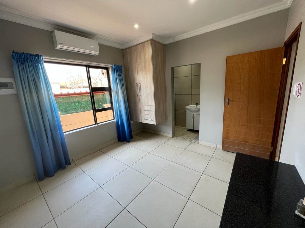 4 Bed House in Maselspoort photo number 9