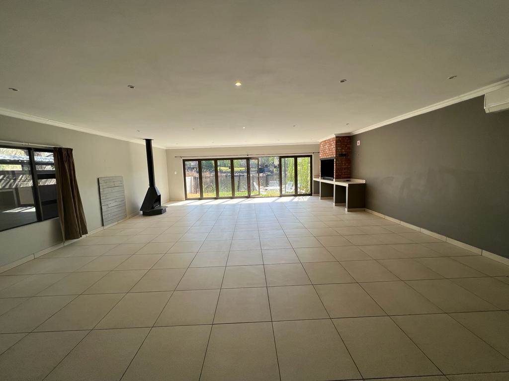 4 Bed House in Maselspoort photo number 7