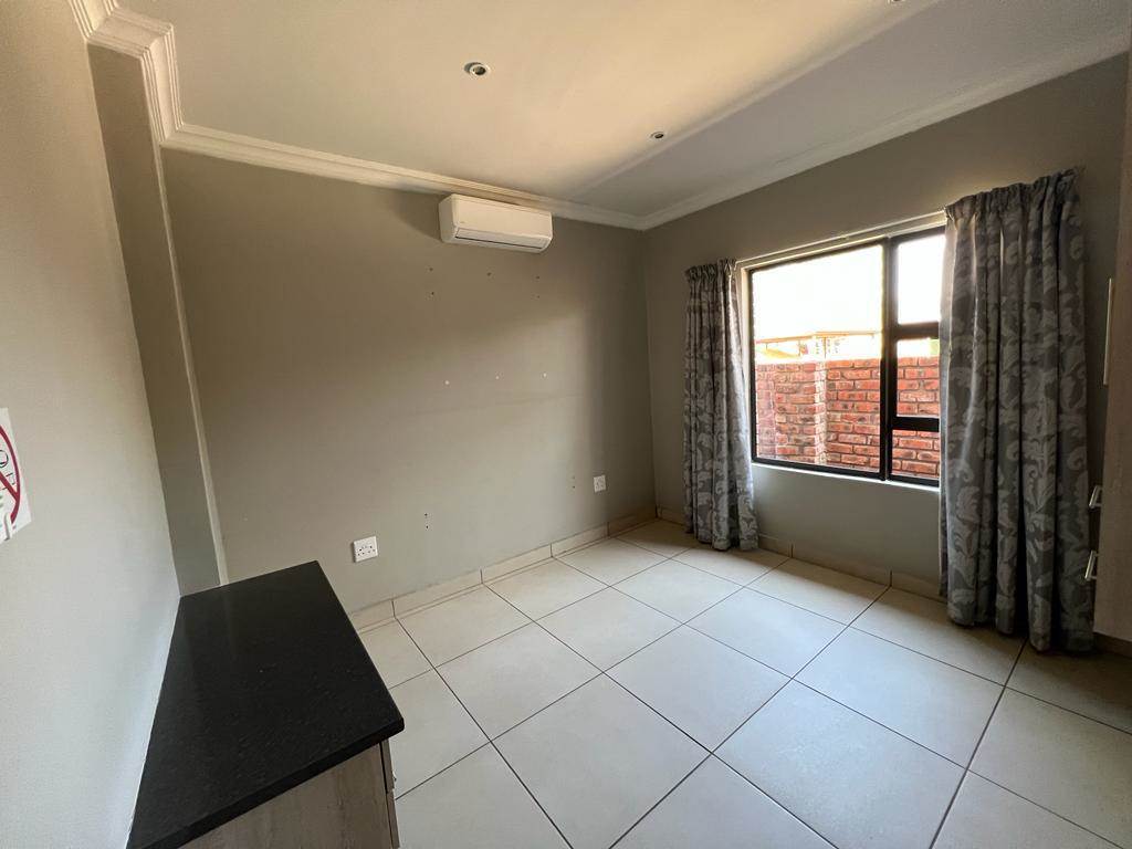 4 Bed House in Maselspoort photo number 5