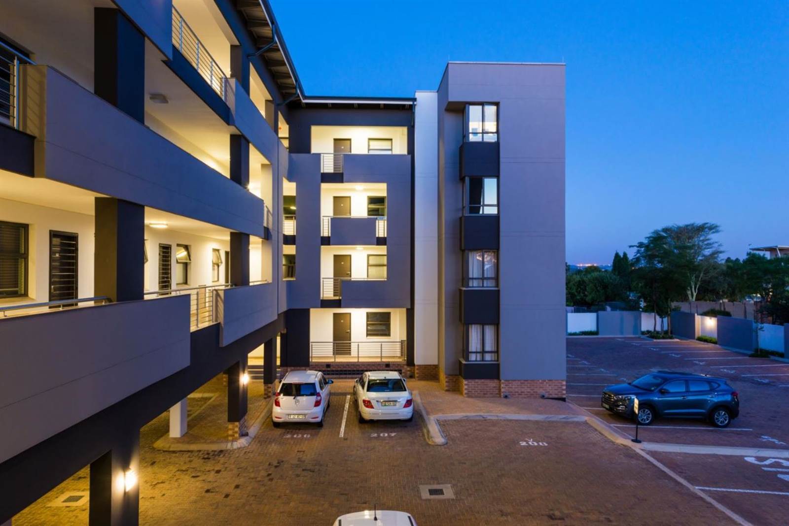 2 Bed Apartment in Bryanston photo number 1
