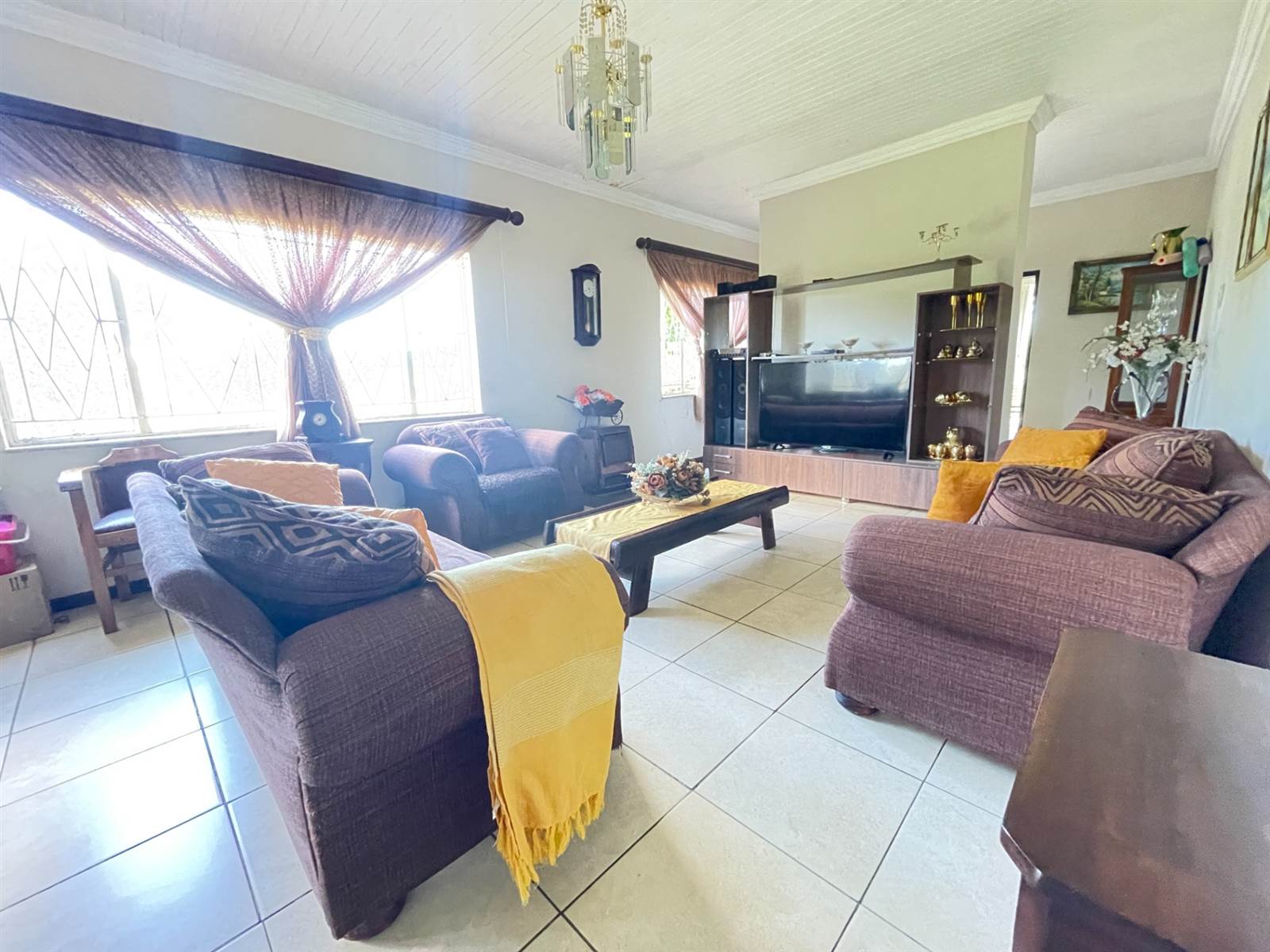 5 Bed House in Bloemspruit photo number 5