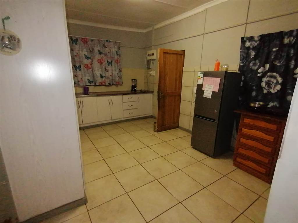 5 Bed House in Bloemspruit photo number 30