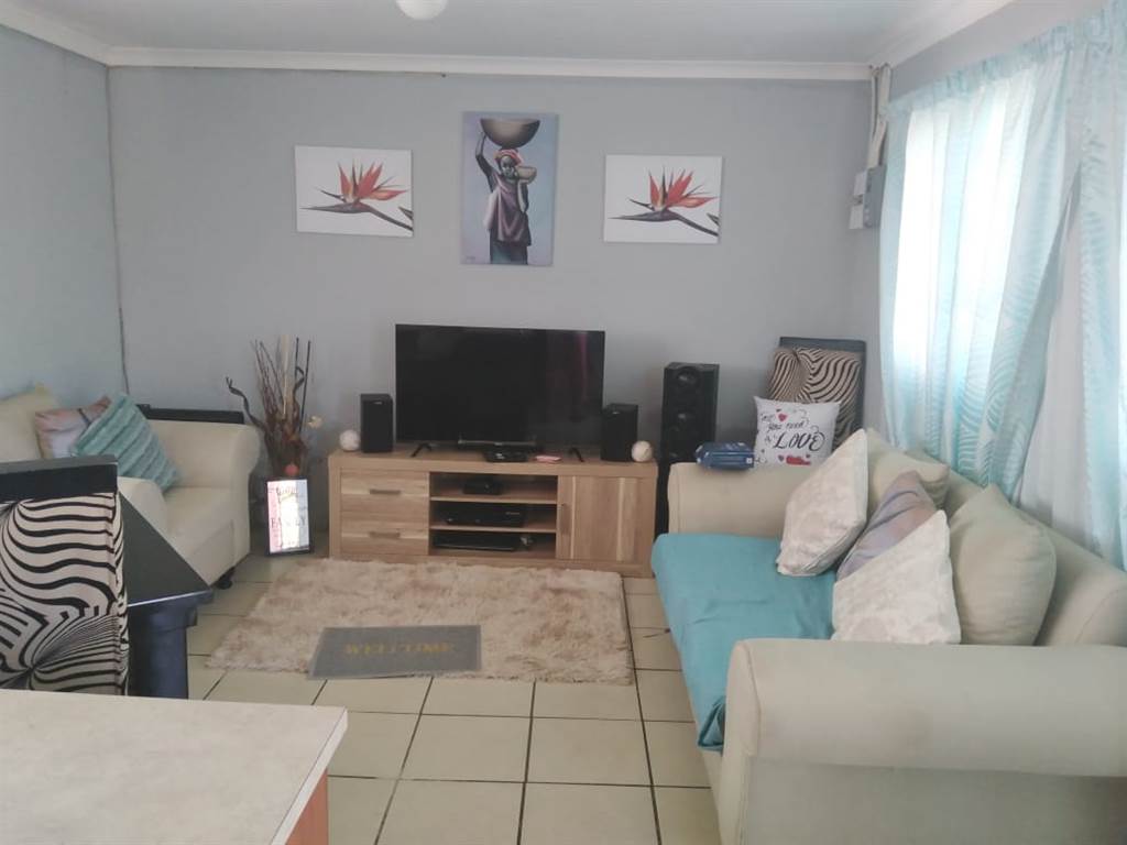 5 Bed House in Bloemspruit photo number 23