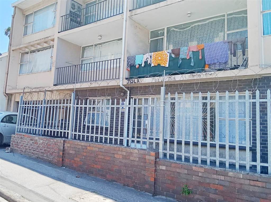 1 Bed Apartment in Port Elizabeth Central photo number 10