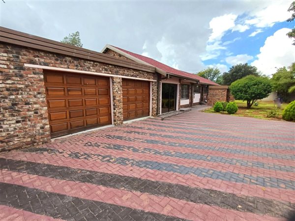 5 Bedroom House