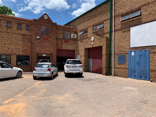 555  m² Industrial space