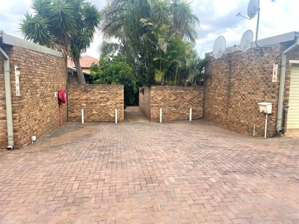 18 Bed Townhouse in Silverton