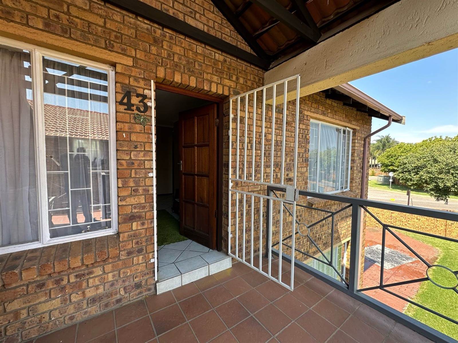 2 Bed Apartment in Highveld photo number 8