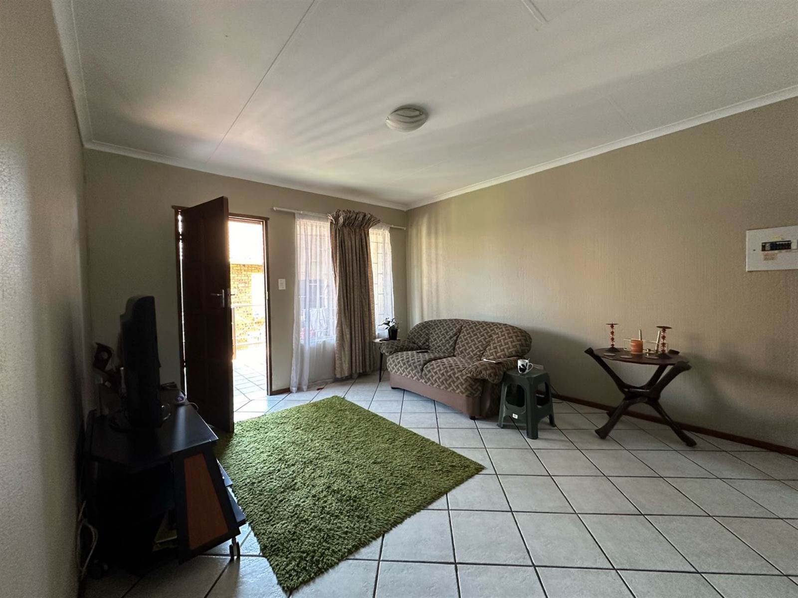 2 Bed Apartment in Highveld photo number 9