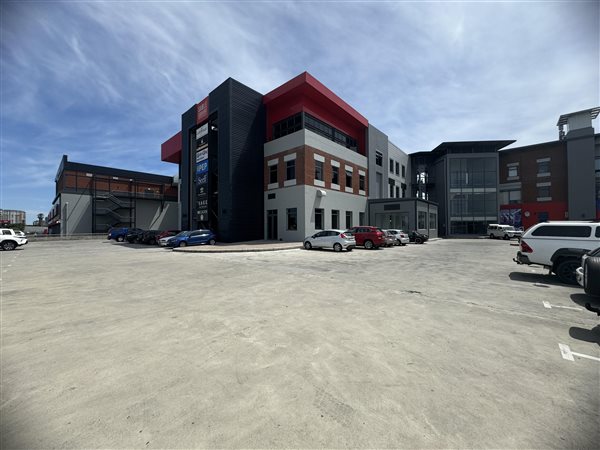 353  m² Commercial space