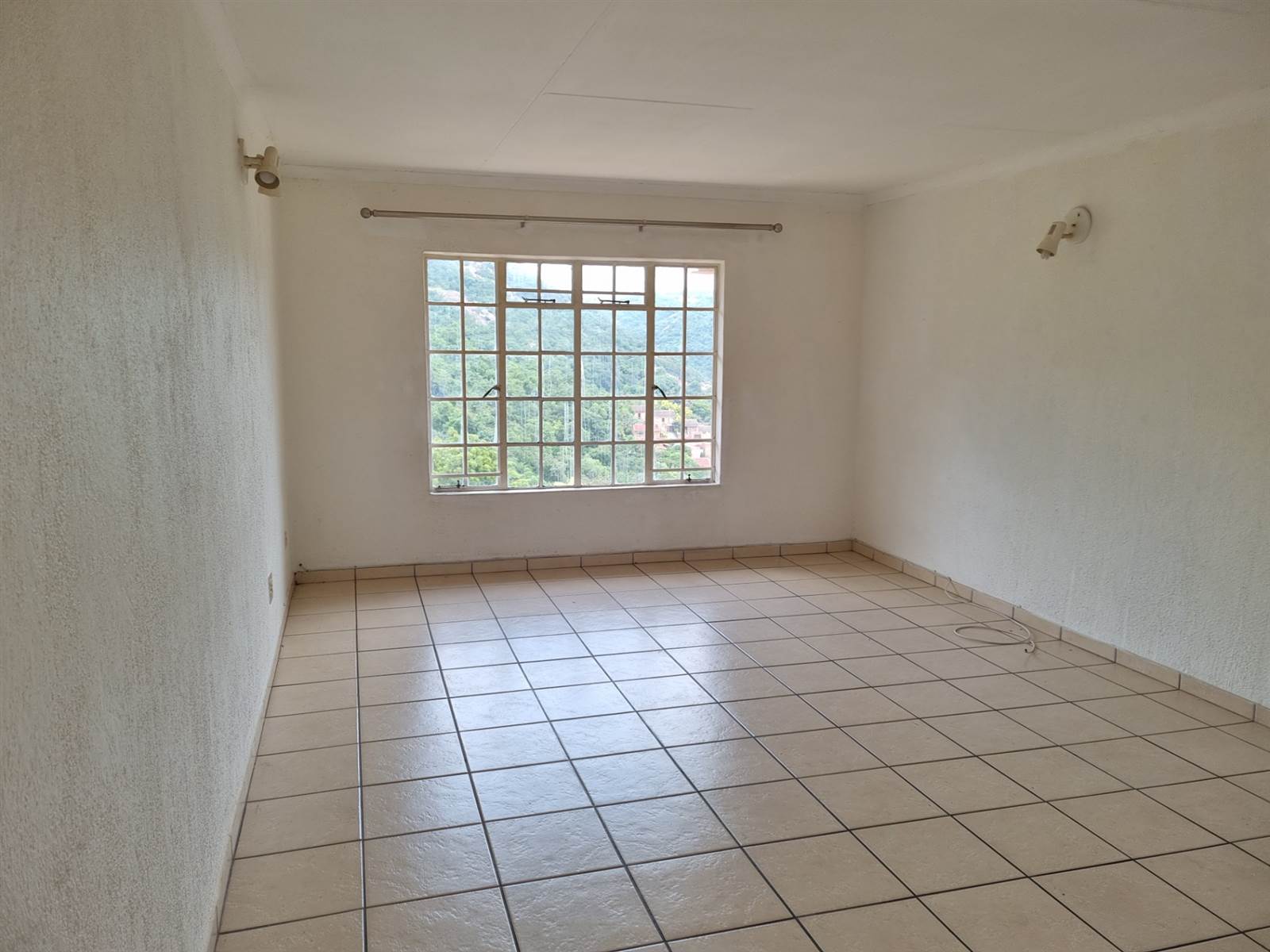 2 Bed Apartment in Nelspruit photo number 8