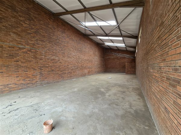 150  m² Commercial space