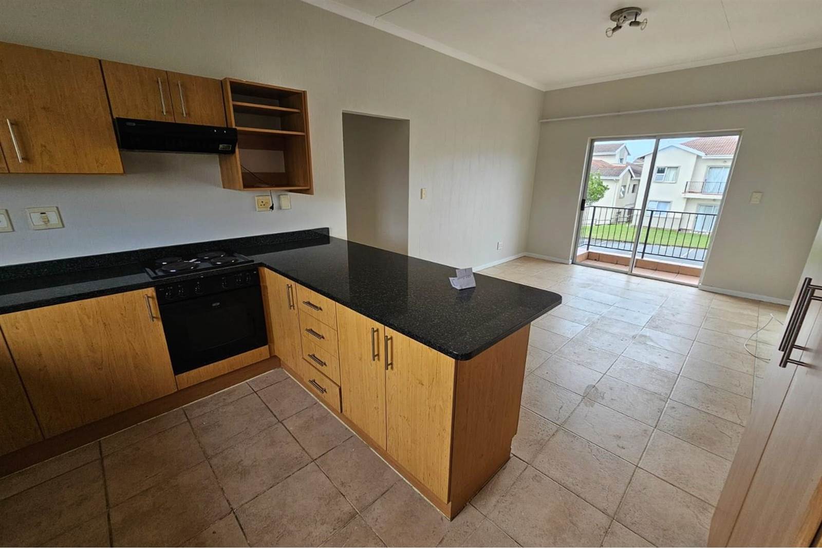 3 Bed Apartment in Beacon Bay photo number 8