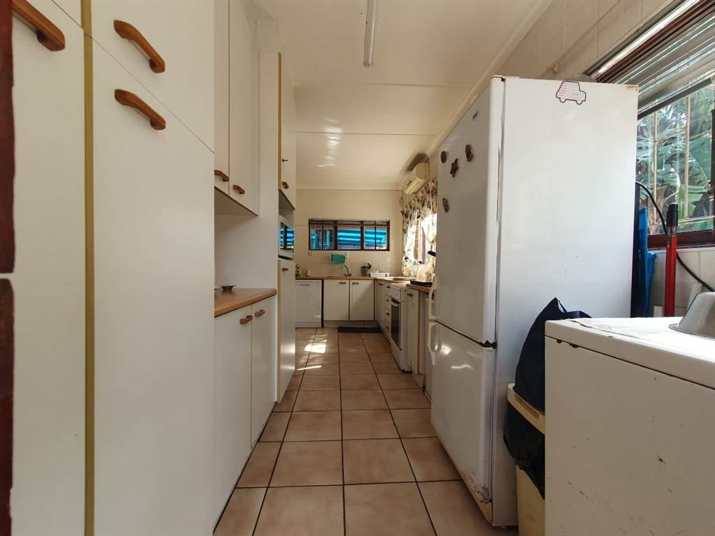 3 Bed House in Scottburgh South photo number 7